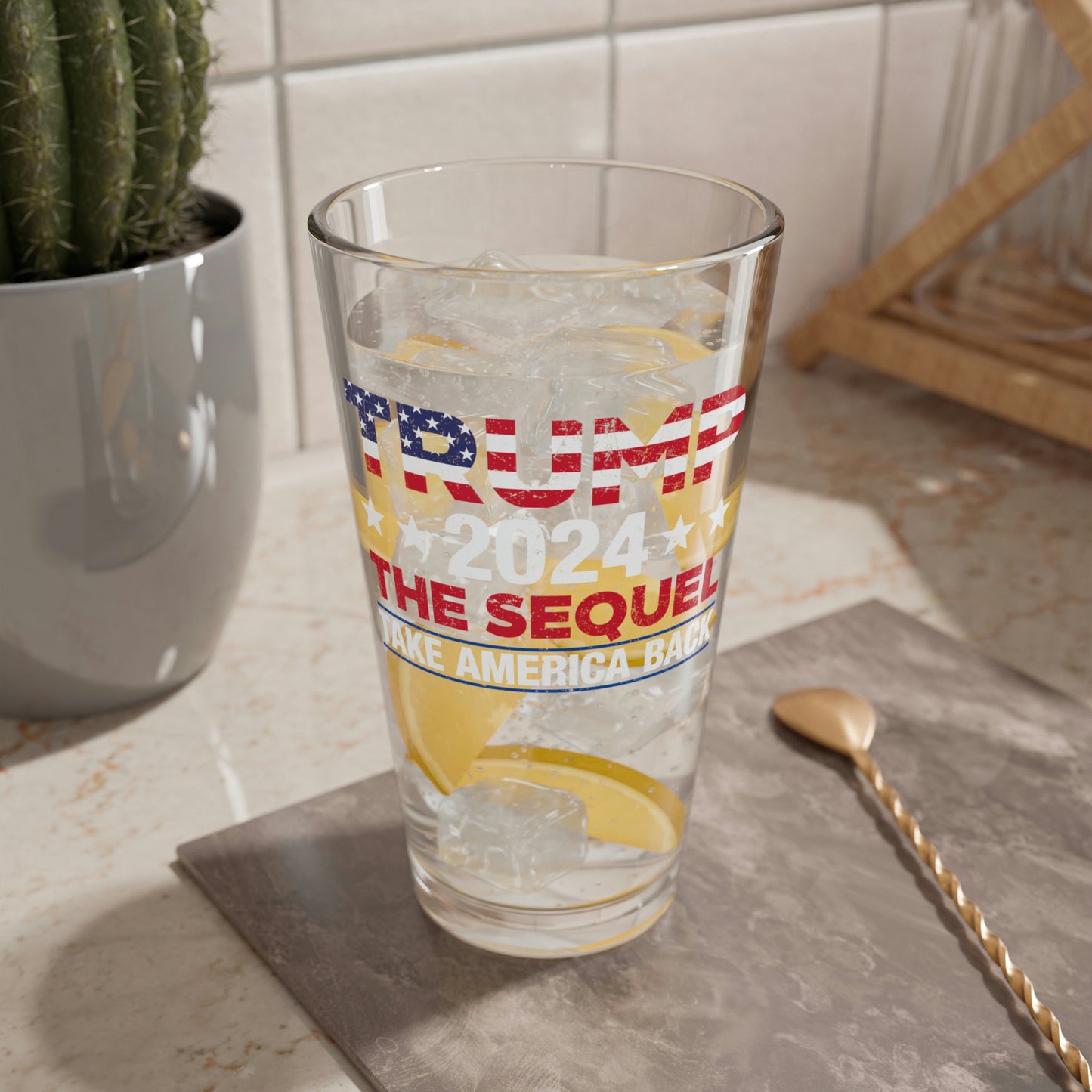 Trump 16 oz glass with mixer